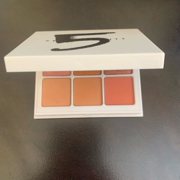 Fenty beauty snap eyeshadow palette - Picture 2 of 3
